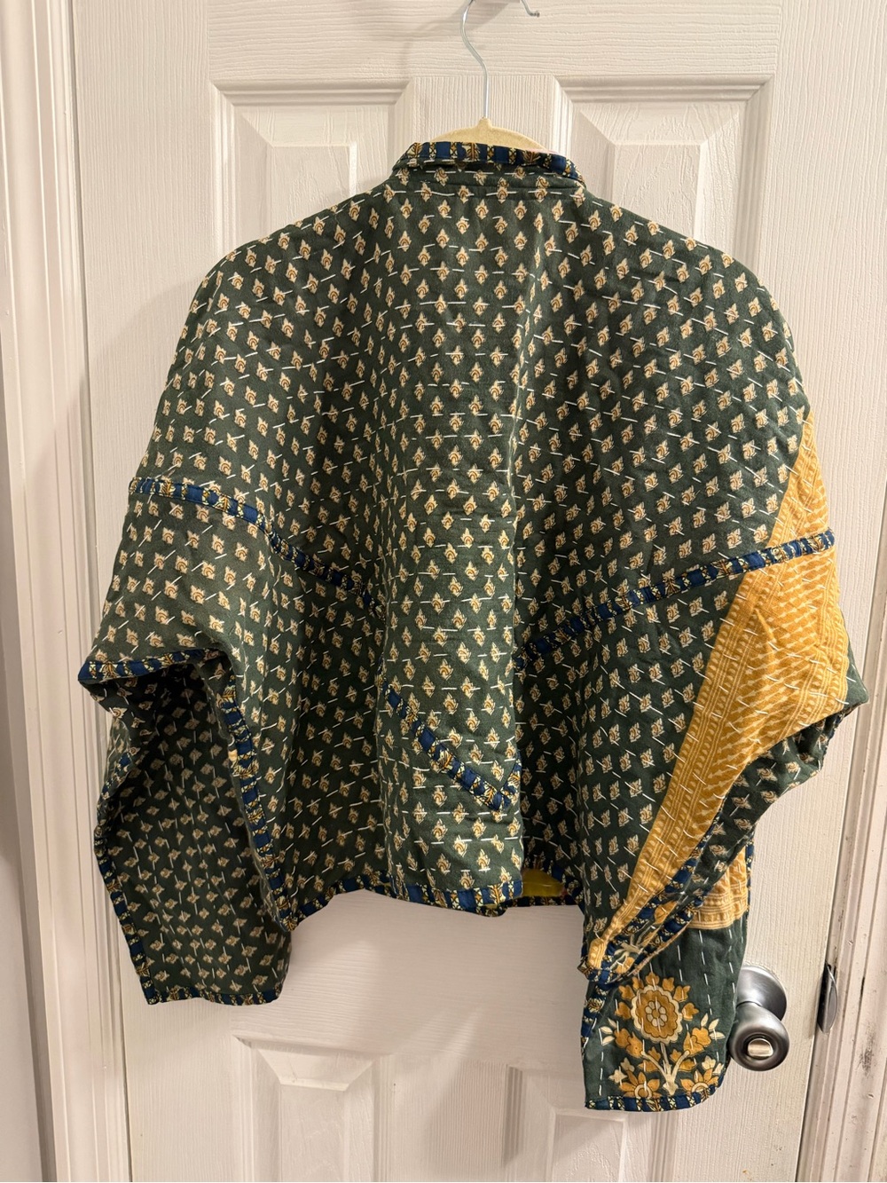 Cropped Reversible Kantha Jacket - Picture 4 of 9